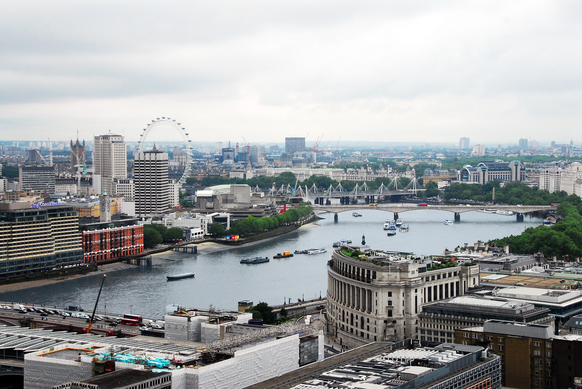 Project to clean up air pollution along the Thames -