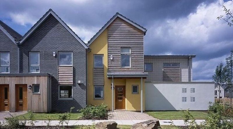 UK homes must reduce emissions to meet climate targets, CCC warns