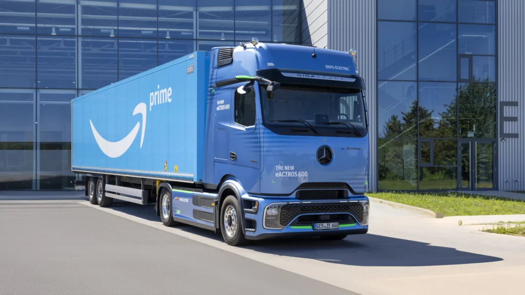 Amazon reduce transport emissions on three fronts